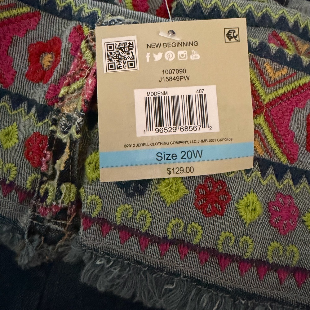 John Mark Plus Size 20W Boho Embroidered Accent Cuff Cropped Denim Jeans NWT - Picture 7 of 7